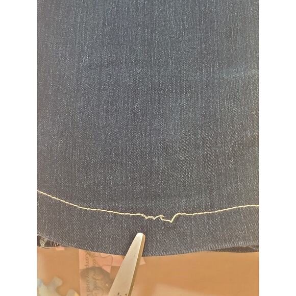 Rock Revival Women’s 28 Jacklyn Dark Wash Hemmed Cut Off Jean Shorts EUC - Picture 10 of 10